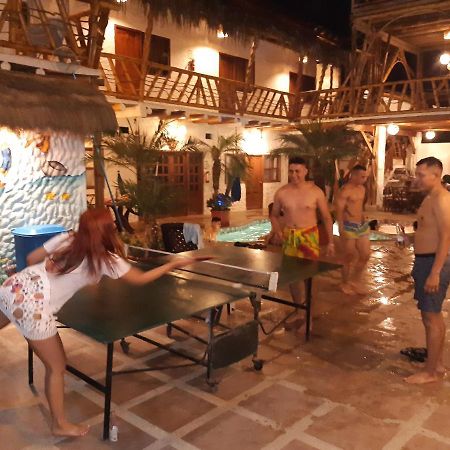 The Weekend Hostal มอนตาญิตาร์ ภายนอก รูปภาพ