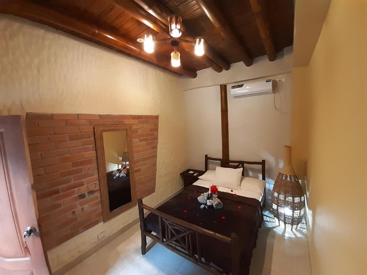 Weekendhostal มอนตาญิตาร์ ภายนอก รูปภาพ