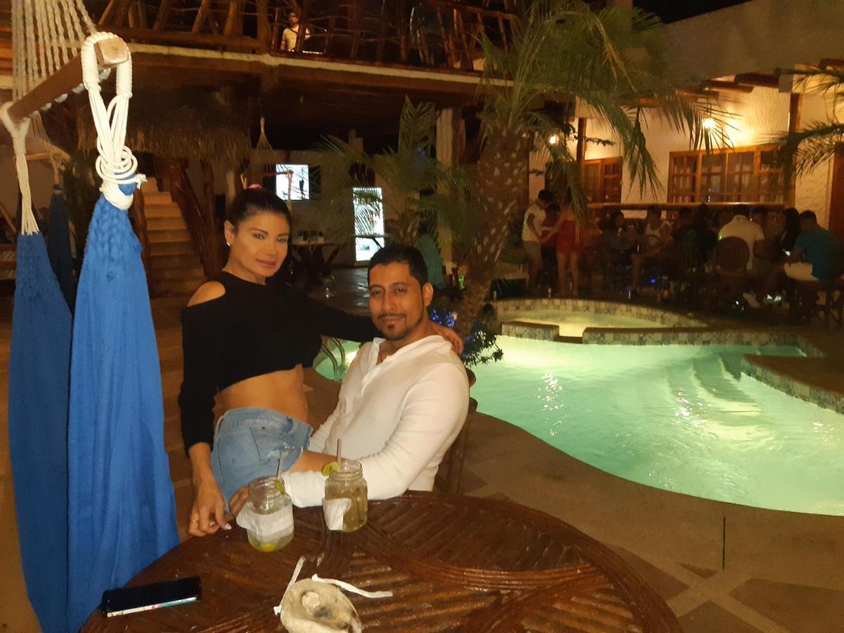 The Weekend Hostal มอนตาญิตาร์ ภายนอก รูปภาพ