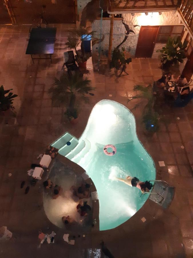 The Weekend Hostal มอนตาญิตาร์ ภายนอก รูปภาพ