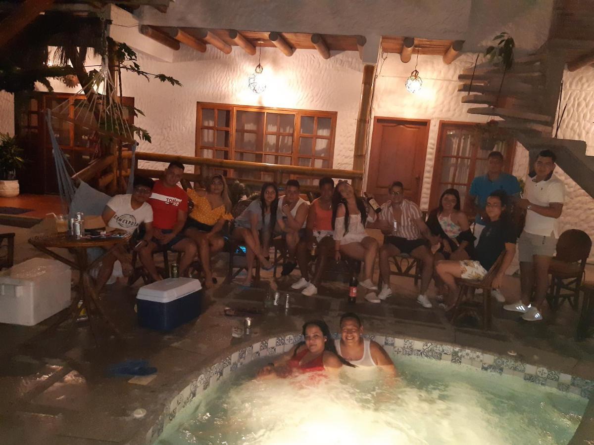 The Weekend Hostal มอนตาญิตาร์ ภายนอก รูปภาพ