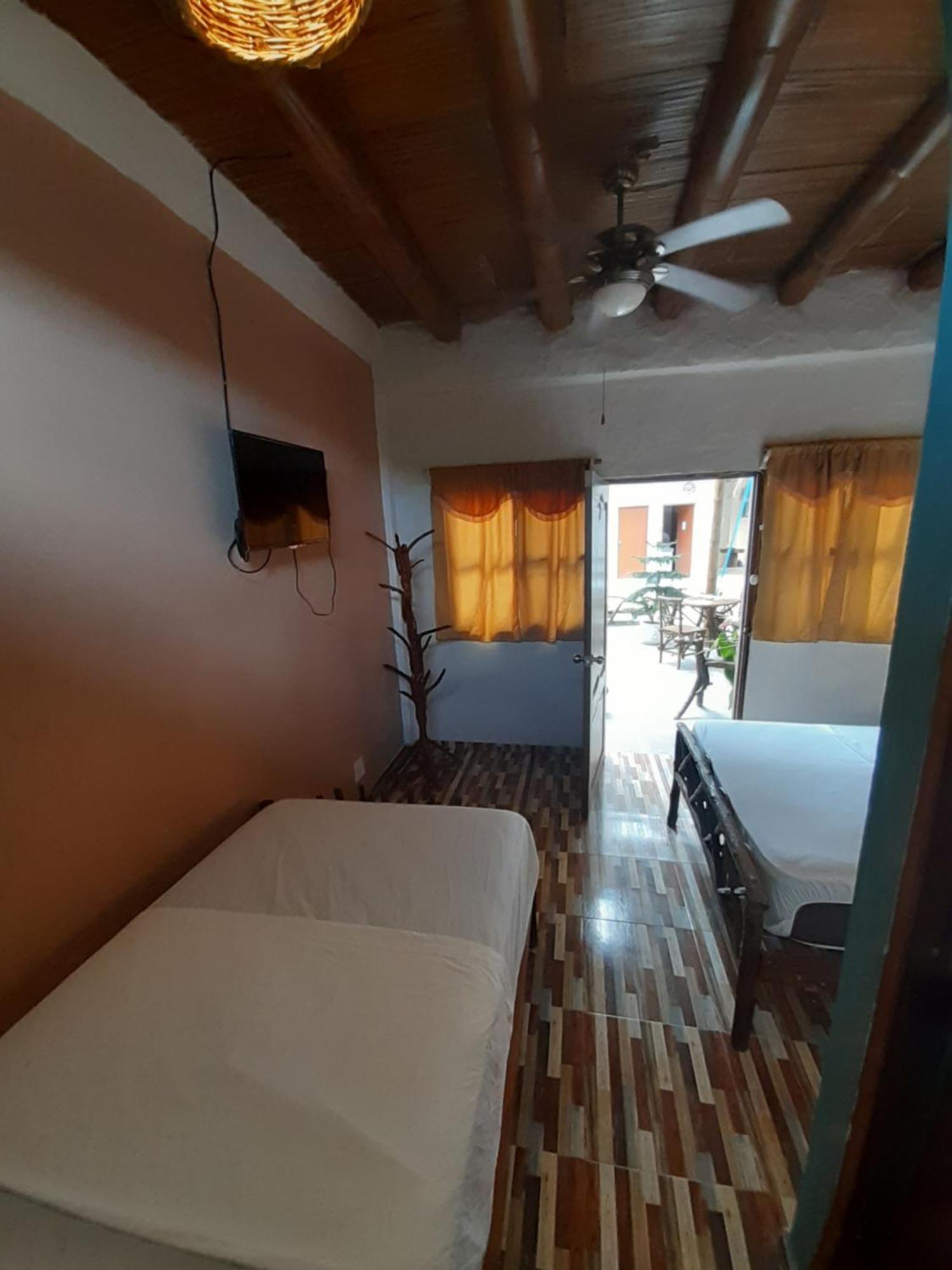 Weekendhostal มอนตาญิตาร์ ห้อง รูปภาพ