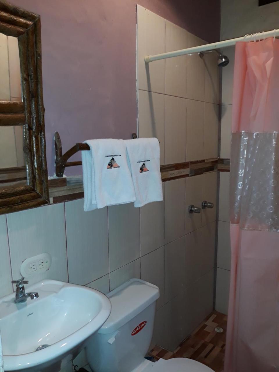 Weekendhostal มอนตาญิตาร์ ภายนอก รูปภาพ