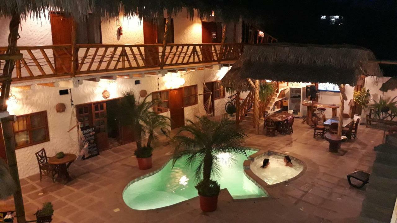 Weekendhostal มอนตาญิตาร์ ภายนอก รูปภาพ