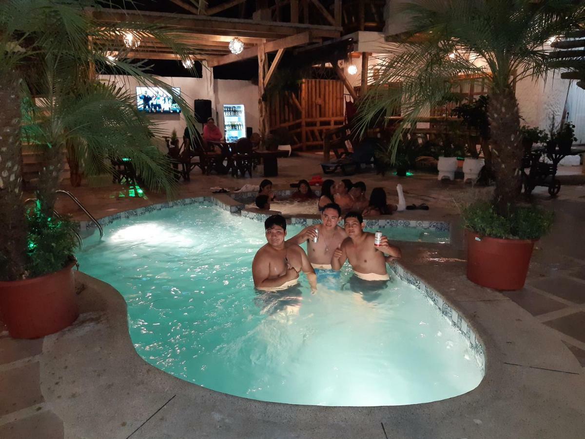 The Weekend Hostal มอนตาญิตาร์ ภายนอก รูปภาพ