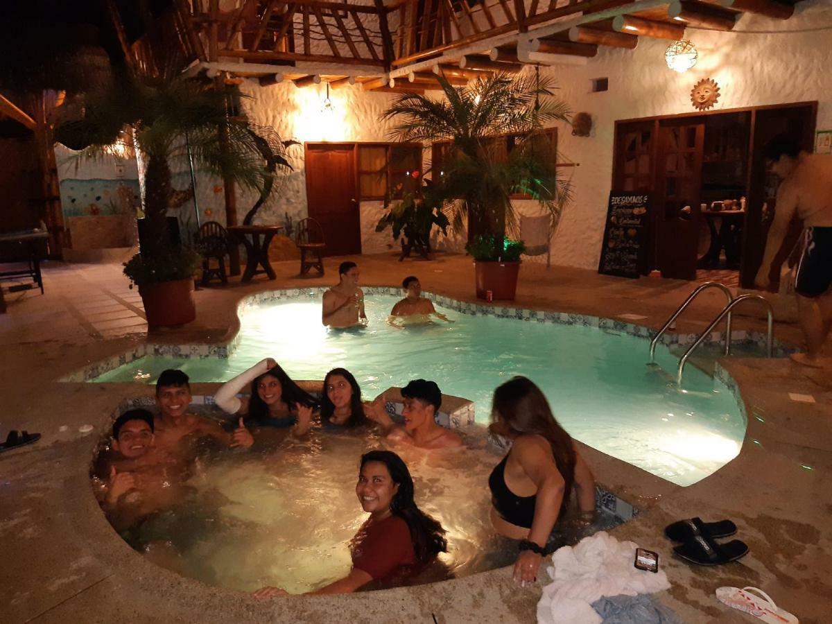 The Weekend Hostal มอนตาญิตาร์ ภายนอก รูปภาพ