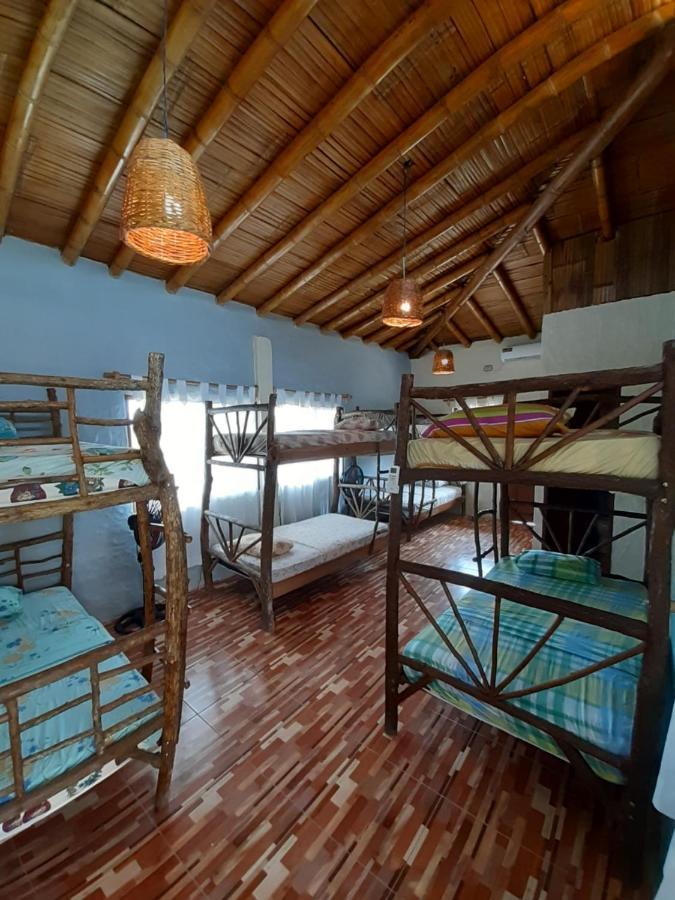 Weekendhostal มอนตาญิตาร์ ภายนอก รูปภาพ