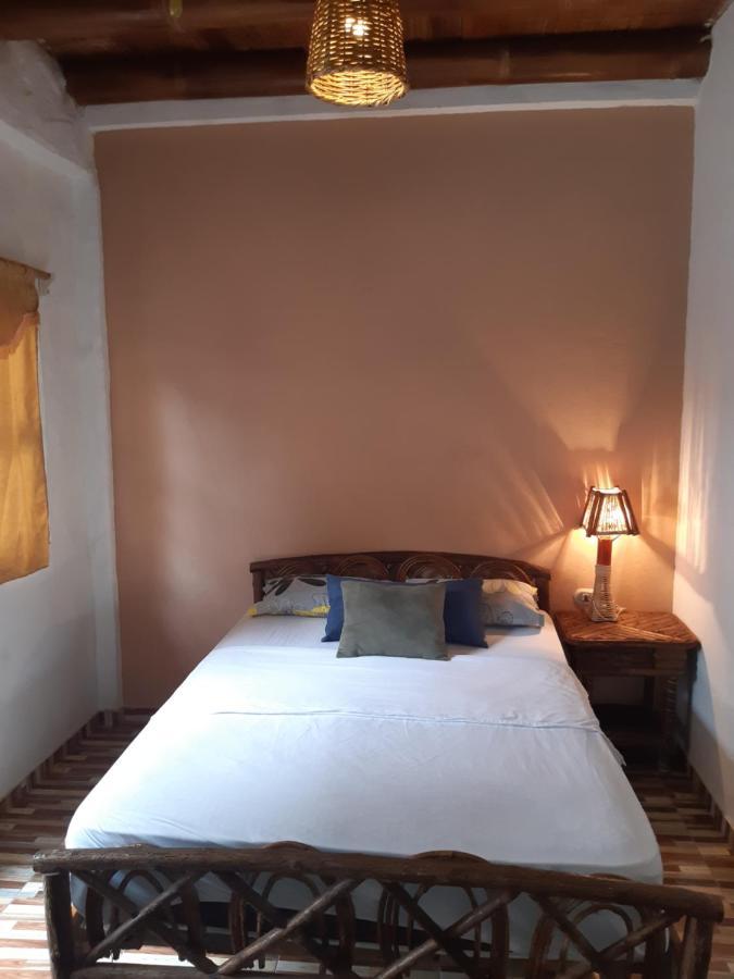 Weekendhostal มอนตาญิตาร์ ภายนอก รูปภาพ