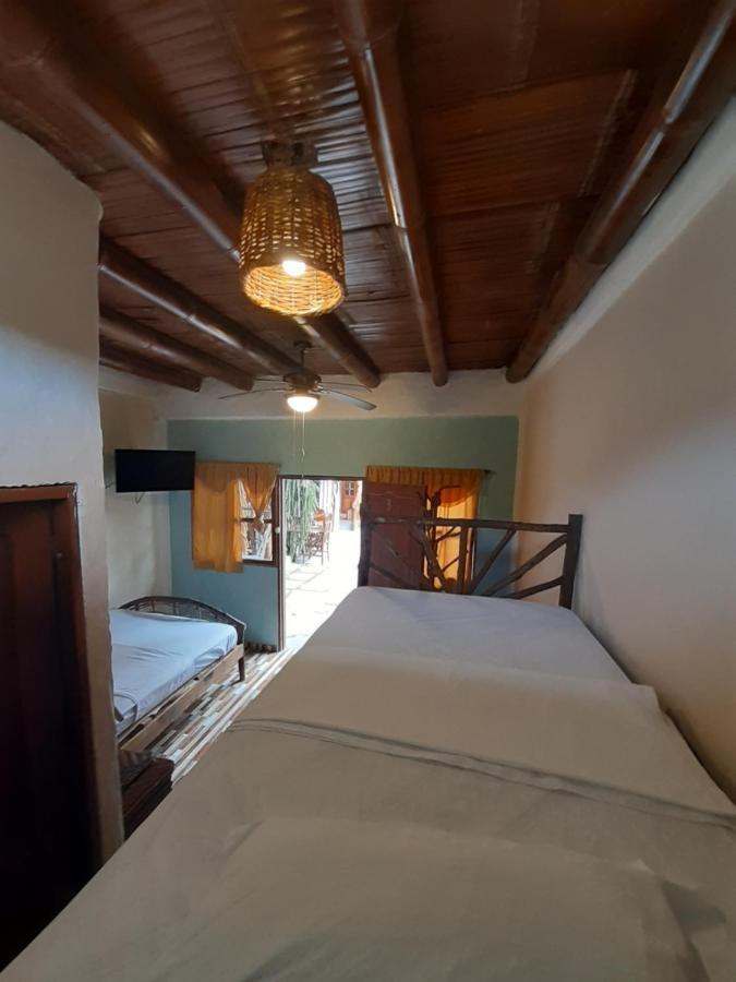 Weekendhostal มอนตาญิตาร์ ภายนอก รูปภาพ