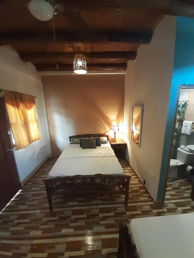 Weekendhostal มอนตาญิตาร์ ภายนอก รูปภาพ