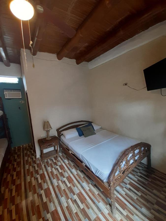 The Weekend Hostal มอนตาญิตาร์ ภายนอก รูปภาพ