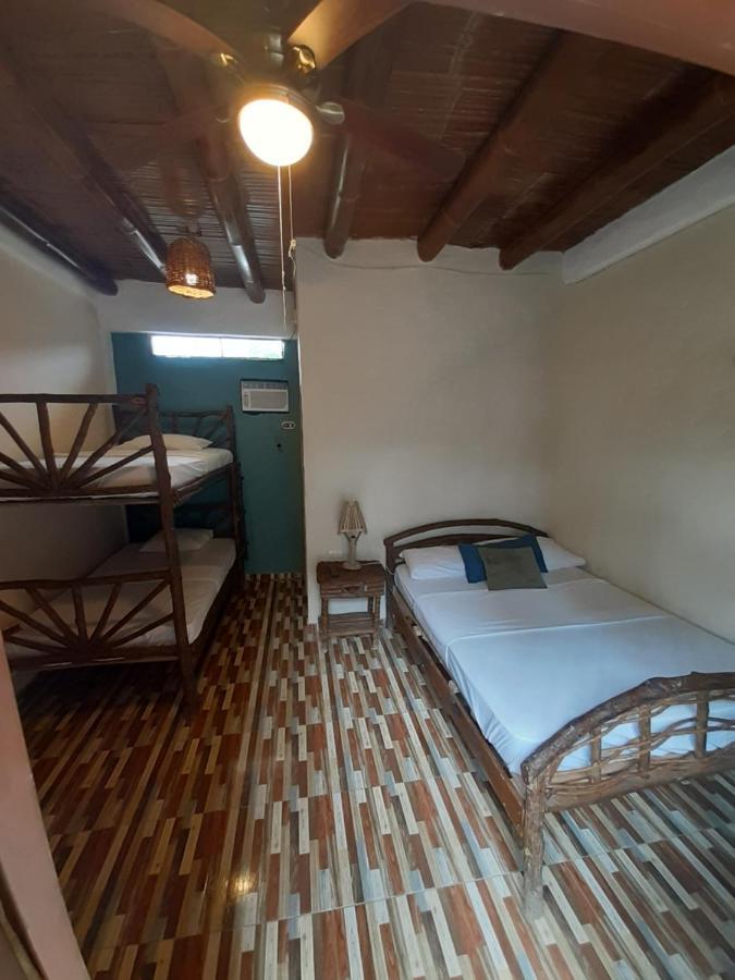 Weekendhostal มอนตาญิตาร์ ภายนอก รูปภาพ