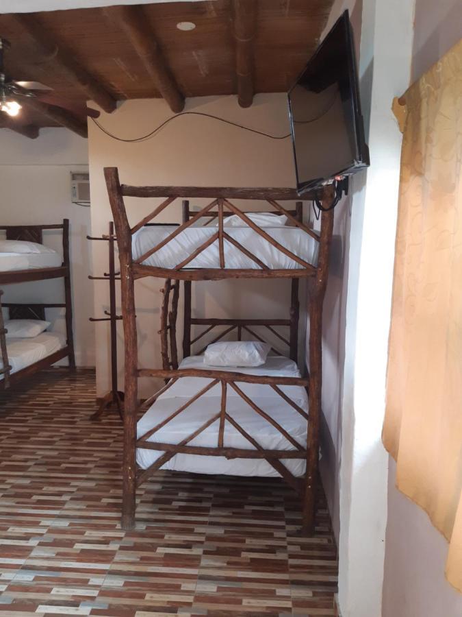 Weekendhostal มอนตาญิตาร์ ภายนอก รูปภาพ