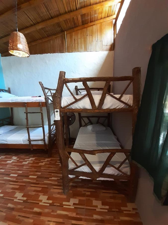 Weekendhostal มอนตาญิตาร์ ภายนอก รูปภาพ