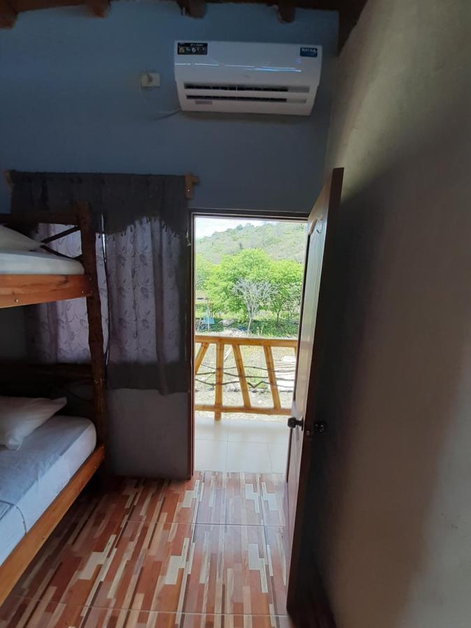 Weekendhostal มอนตาญิตาร์ ภายนอก รูปภาพ