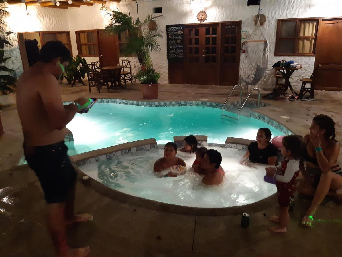 The Weekend Hostal มอนตาญิตาร์ ภายนอก รูปภาพ