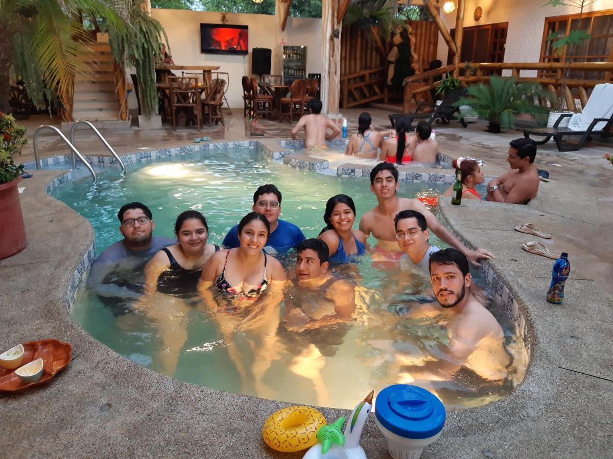 Weekendhostal มอนตาญิตาร์ ภายนอก รูปภาพ