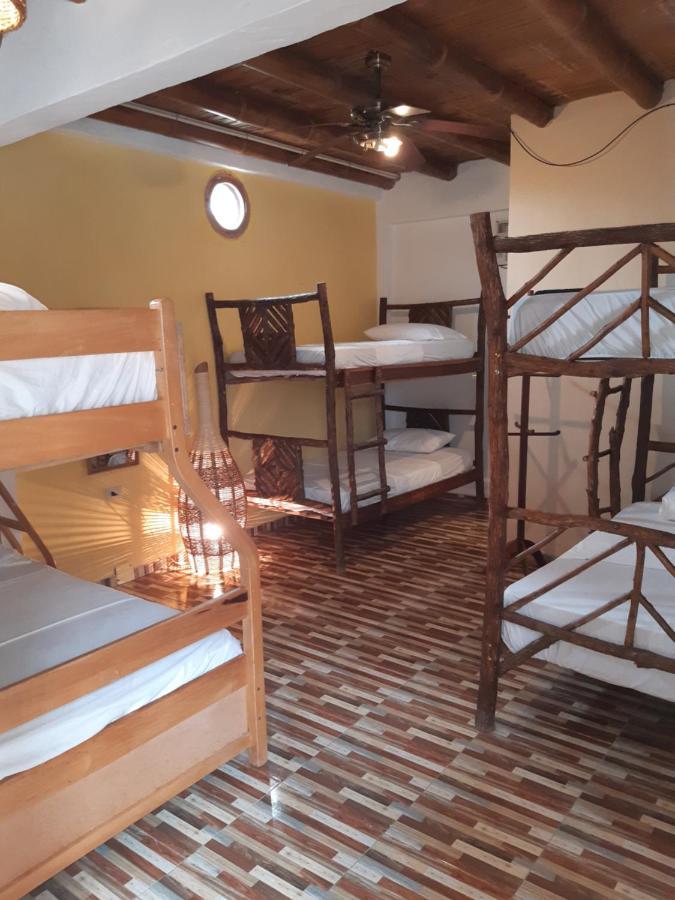Weekendhostal มอนตาญิตาร์ ภายนอก รูปภาพ