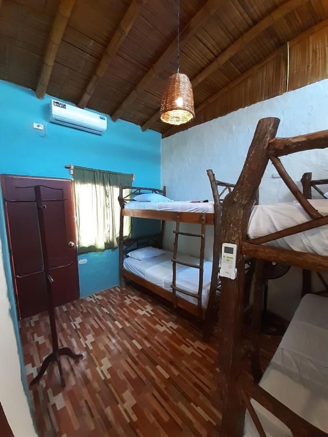 Weekendhostal มอนตาญิตาร์ ภายนอก รูปภาพ