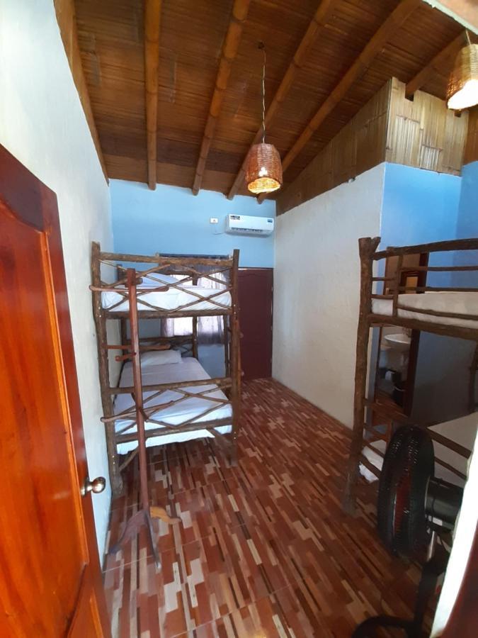 Weekendhostal มอนตาญิตาร์ ภายนอก รูปภาพ