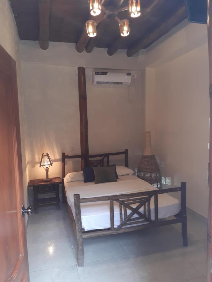 Weekendhostal มอนตาญิตาร์ ภายนอก รูปภาพ